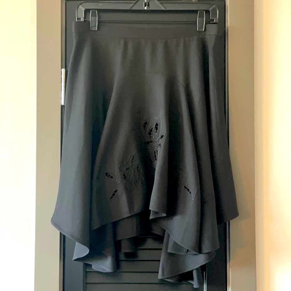 NWOT Halston Heritage embroidered handkerchief skirt size 8